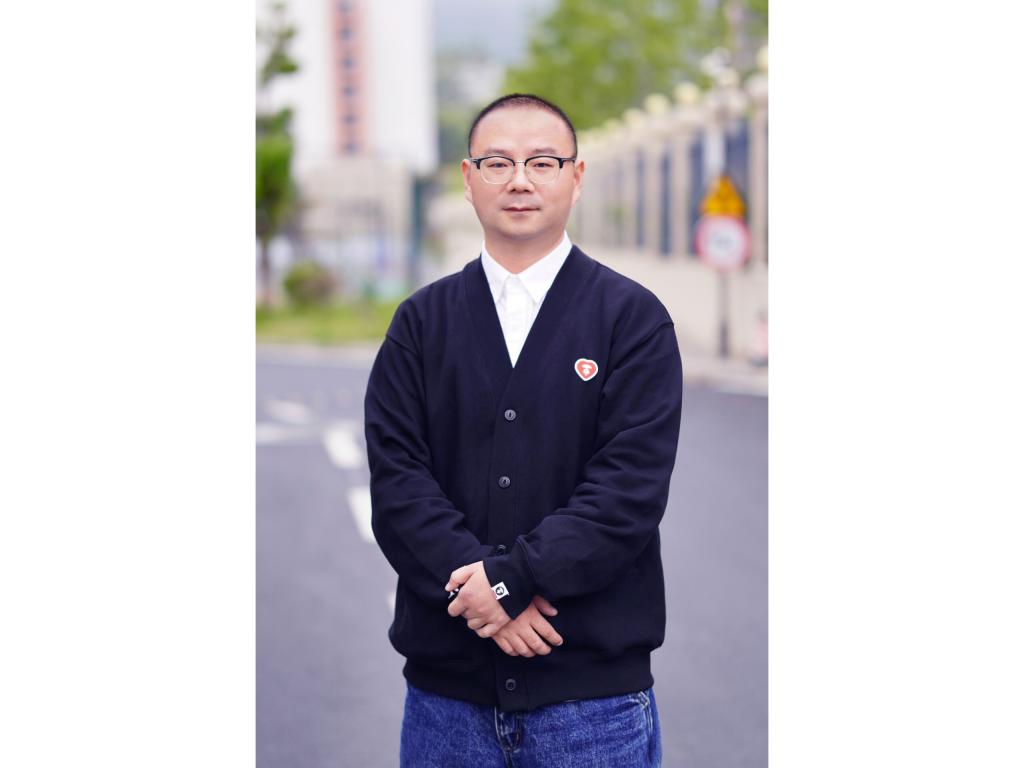 张 斌 新闻传播系系主任